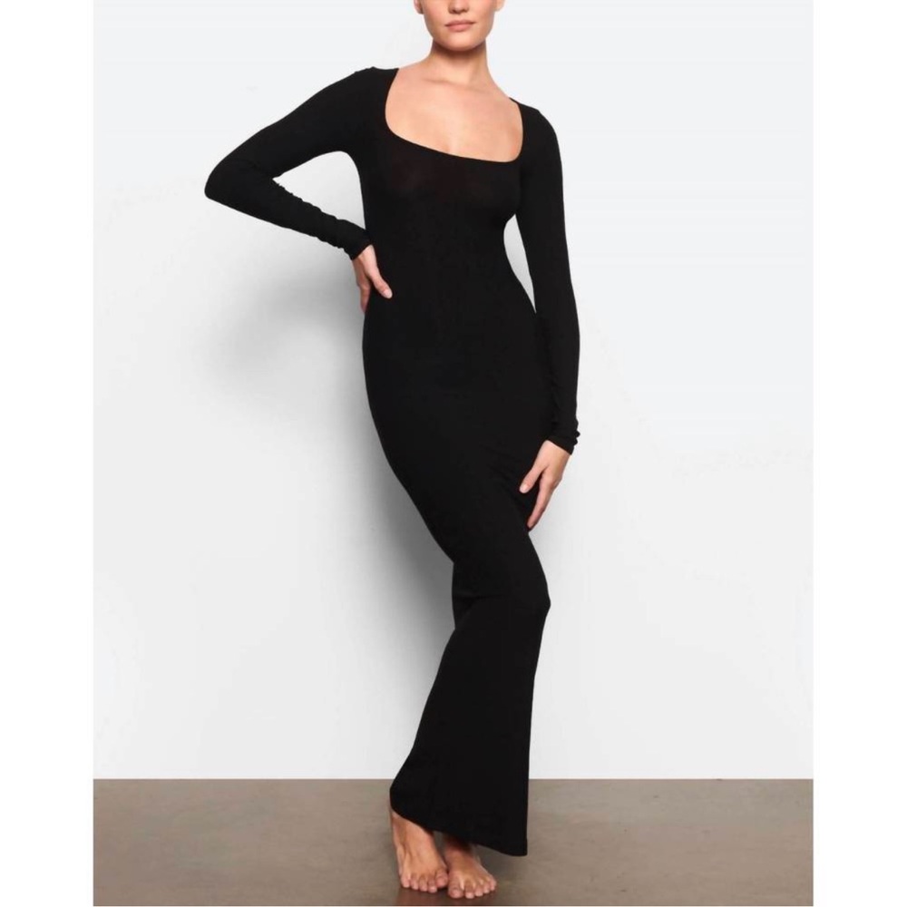 SKIMS scoop long sleeve rib dress in onyx